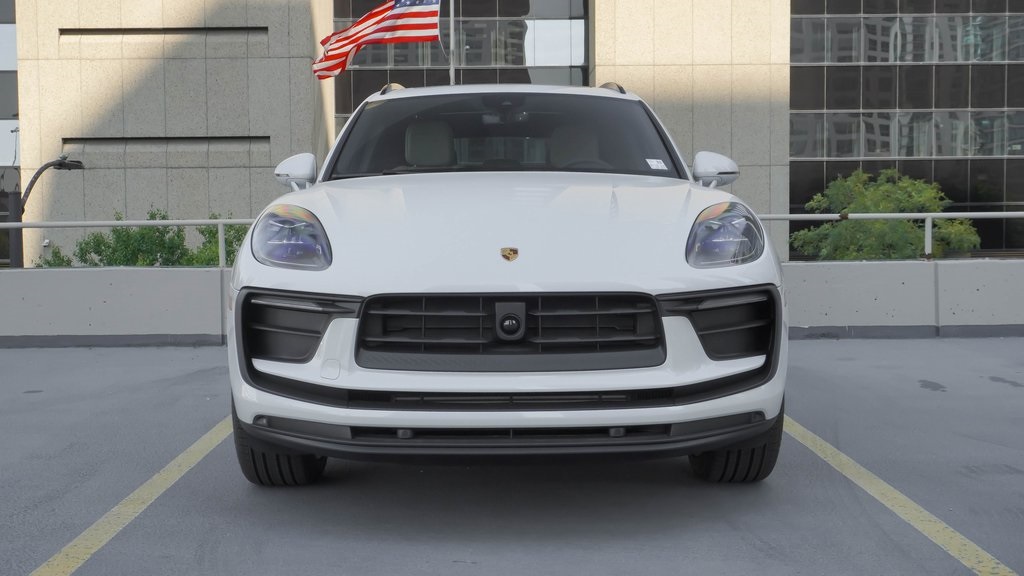 2025 Porsche Macan  2