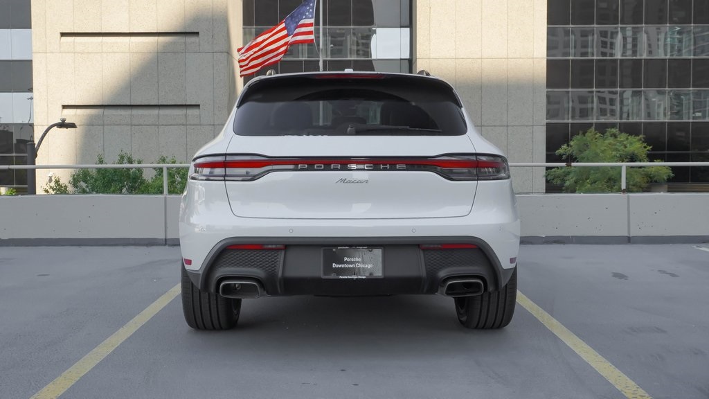 2025 Porsche Macan  4