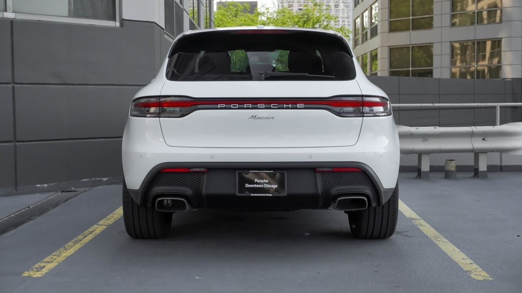 2025 Porsche Macan  4