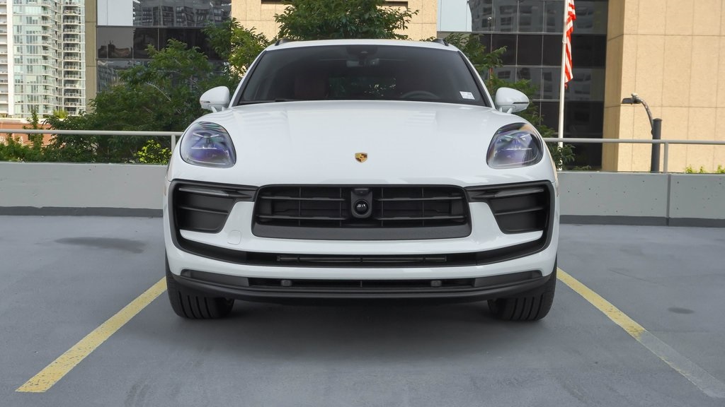 2025 Porsche Macan  2