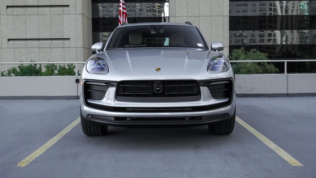 2025 Porsche Macan  2