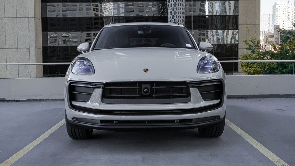 2025 Porsche Macan  2