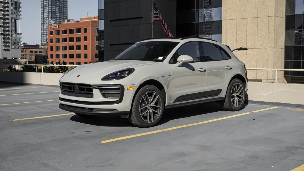 2025 Porsche Macan  1