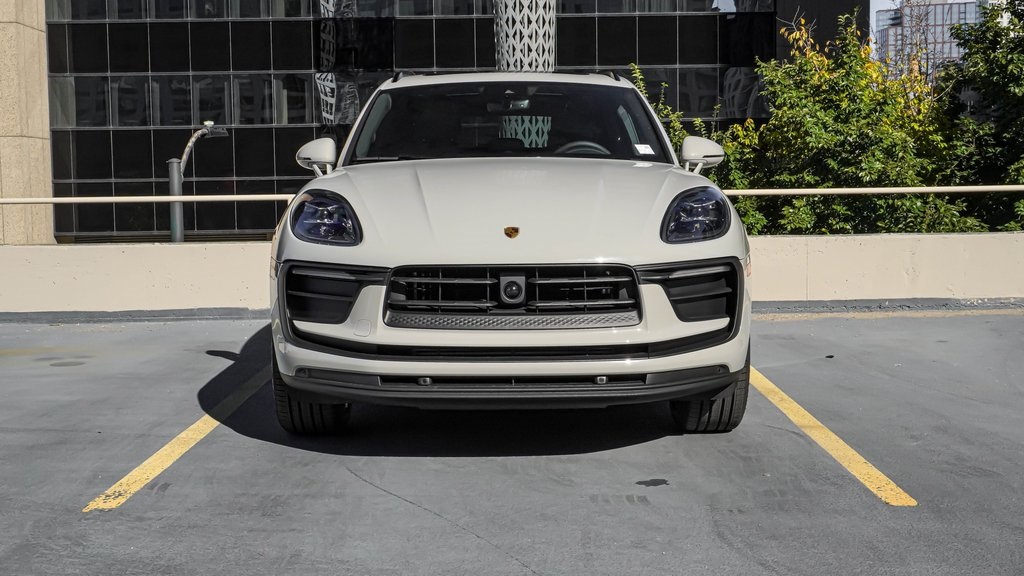 2025 Porsche Macan  2