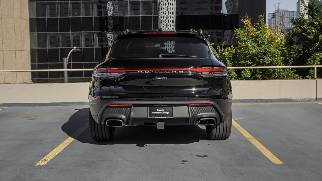 2025 Porsche Macan  4