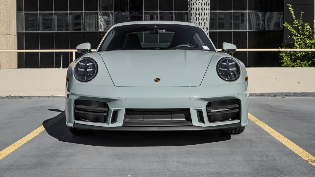 2025 Porsche 911 Carrera 2