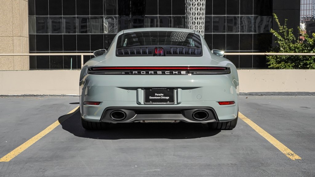 2025 Porsche 911 Carrera 4