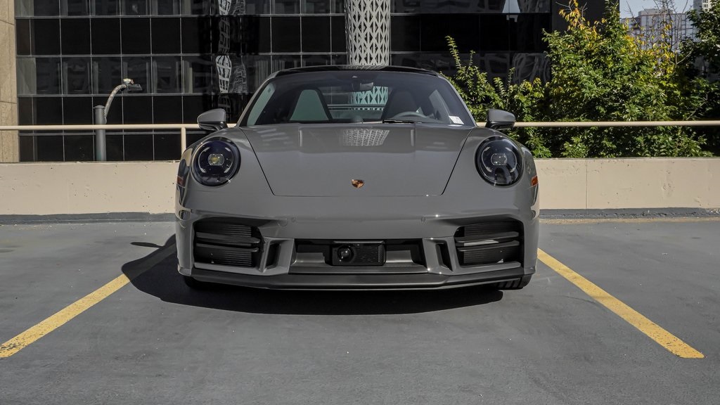 2025 Porsche 911 Carrera 2