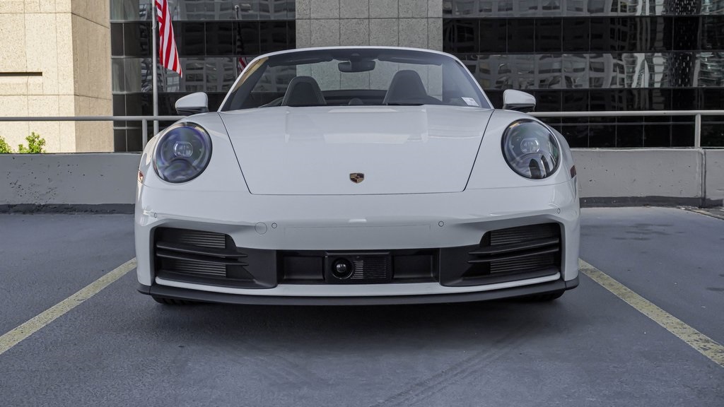 2025 Porsche 911 Carrera Cabriolet 3