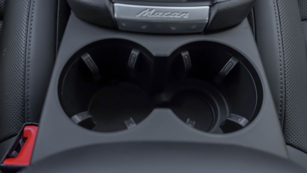 2022 Porsche Macan  32