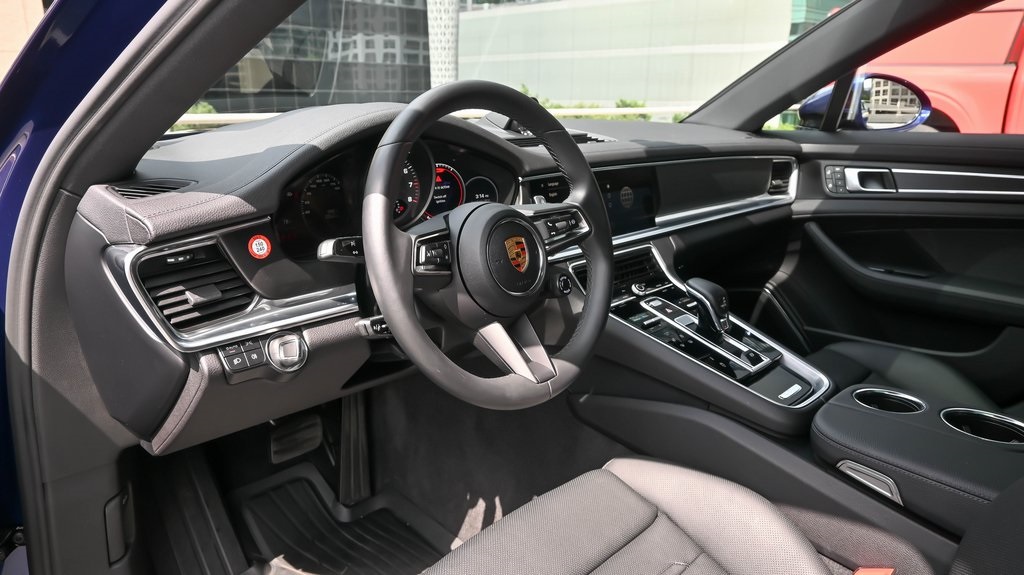 2023 Porsche Panamera 4 Platinum Edition 10