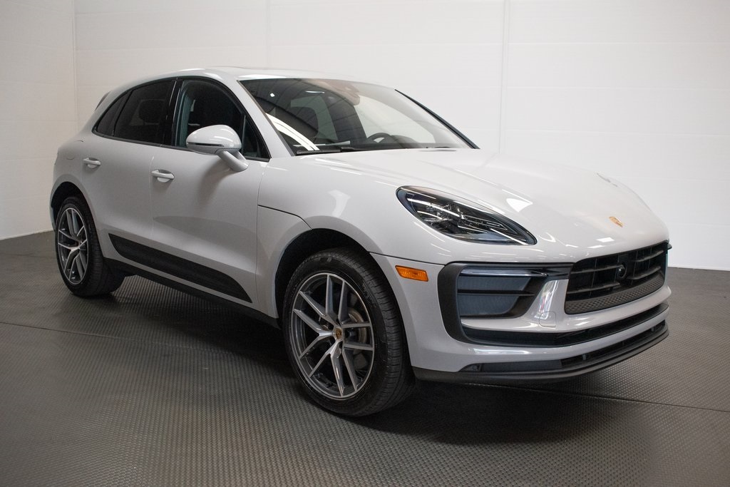 2025 Porsche Macan  26