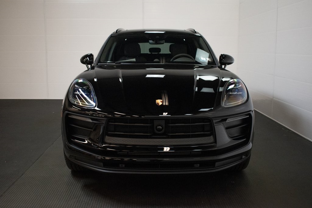 2025 Porsche Macan  4