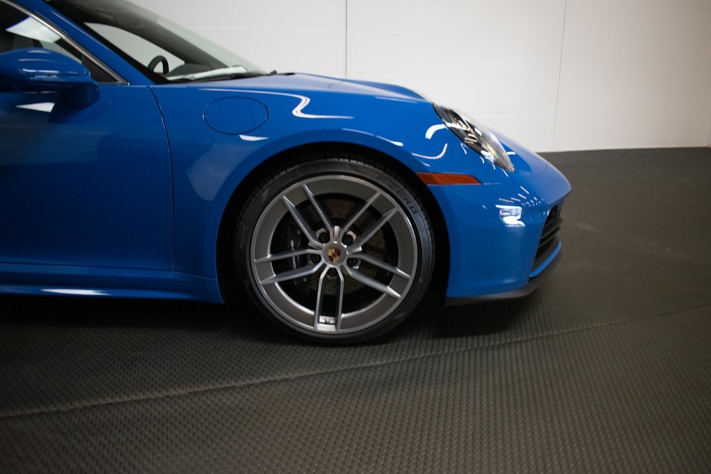 2025 Porsche 911 Carrera 5