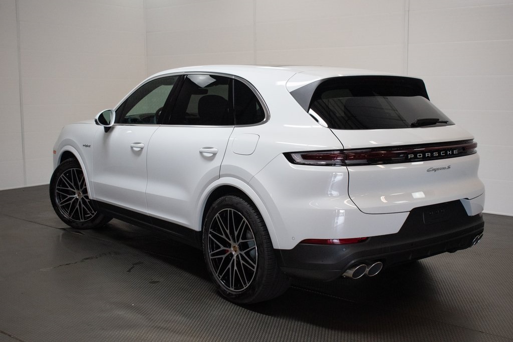 2024 Porsche Cayenne E-Hybrid S 2