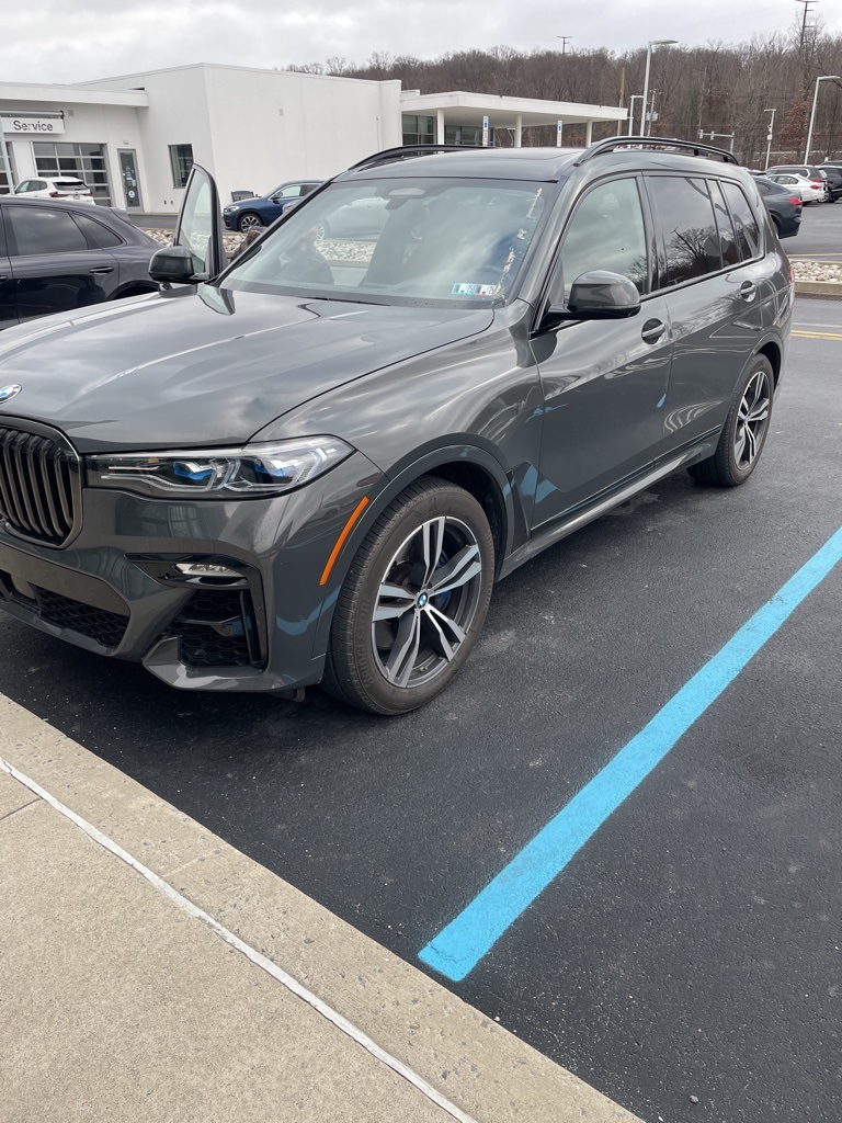 2022 BMW X7 M50i 1