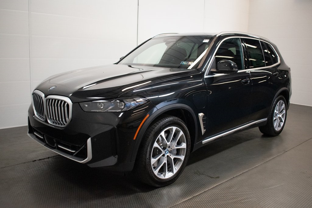 2025 BMW X5 xDrive50e 8