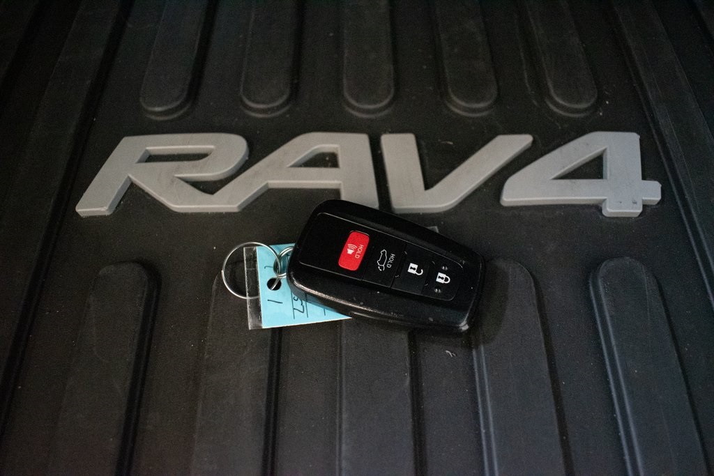 2023 Toyota RAV4 Hybrid SE 26