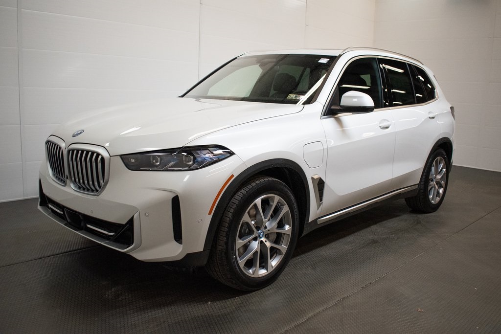 2025 BMW X5 xDrive50e 8