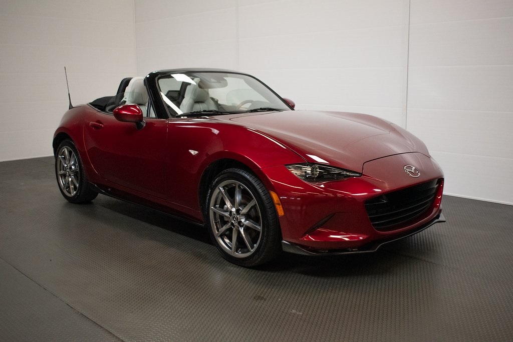 2021 Mazda MX-5 Miata Grand Touring 1