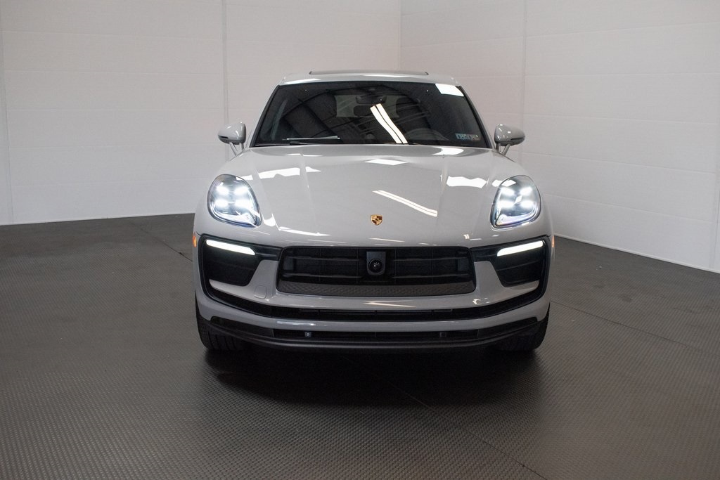 2025 Porsche Macan  4