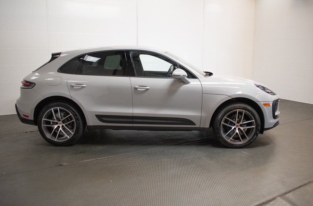 2025 Porsche Macan  27