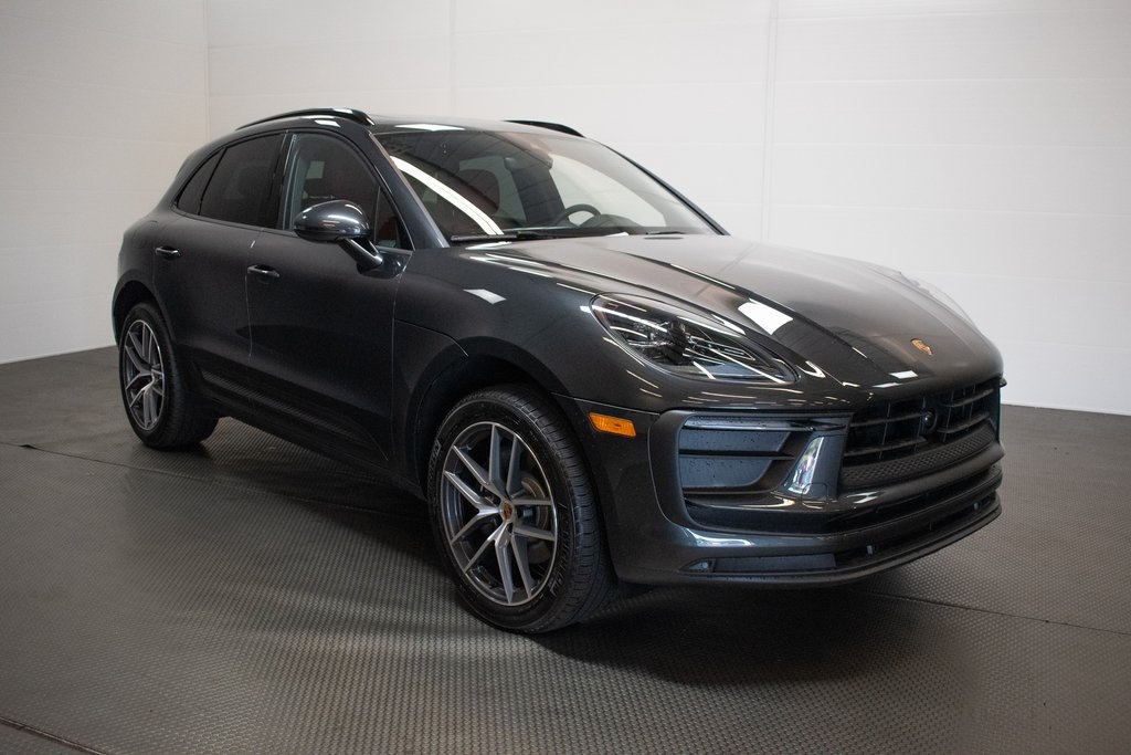 2025 Porsche Macan  25