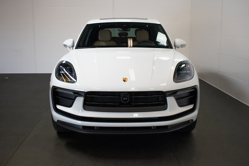 2025 Porsche Macan  4