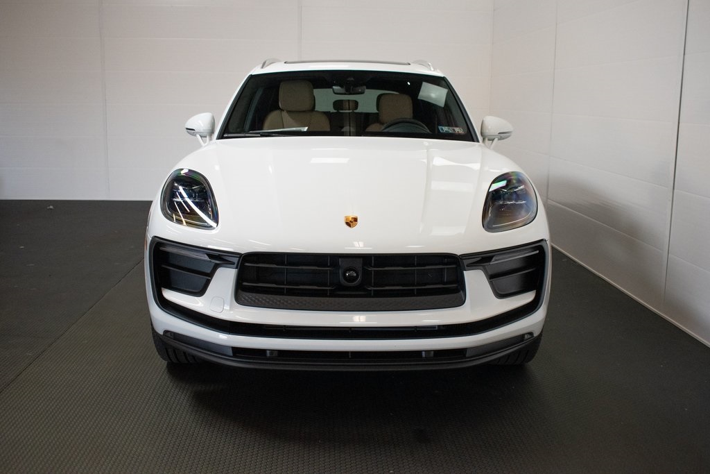 2025 Porsche Macan  4