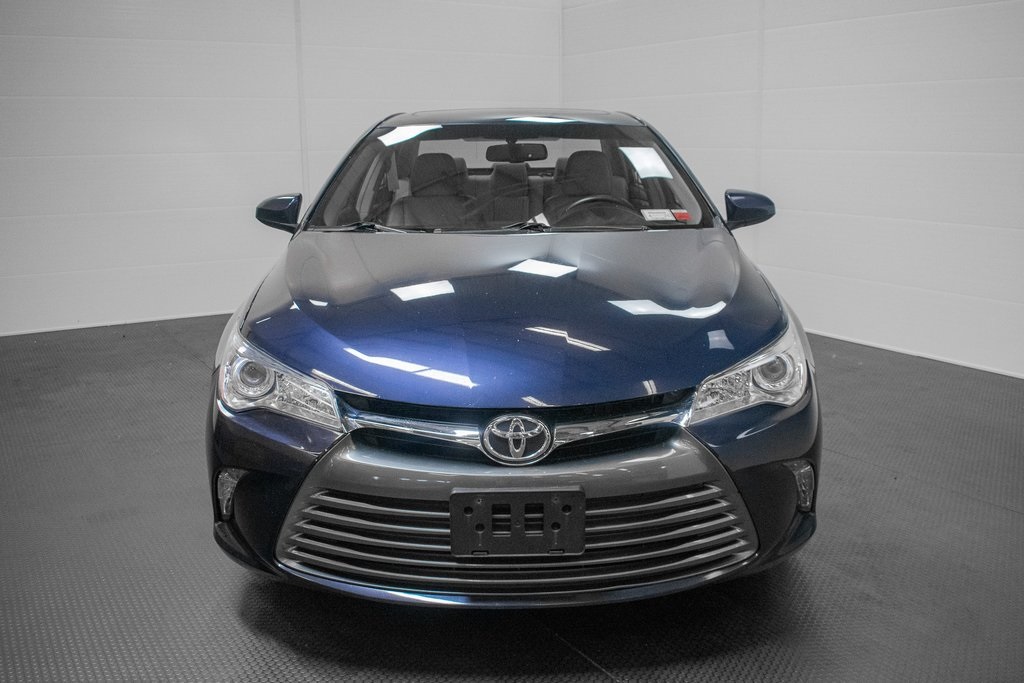 2017 Toyota Camry XLE 2