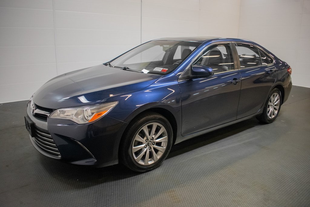 2017 Toyota Camry XLE 3