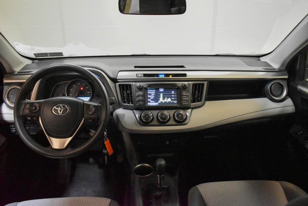 2015 Toyota RAV4 LE 9