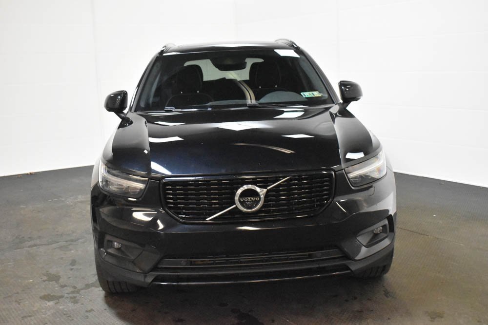 2022 Volvo XC40 R-Design 2