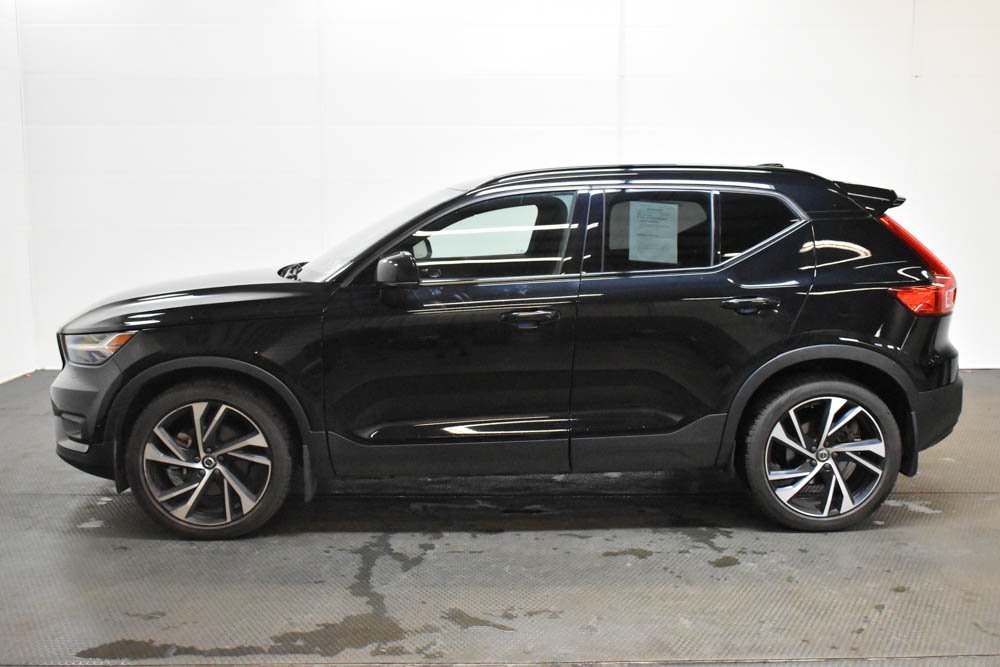 2022 Volvo XC40 R-Design 4