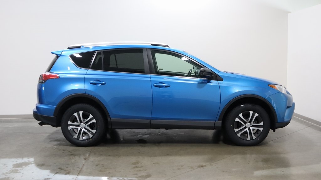 2016 Toyota RAV4 LE 8