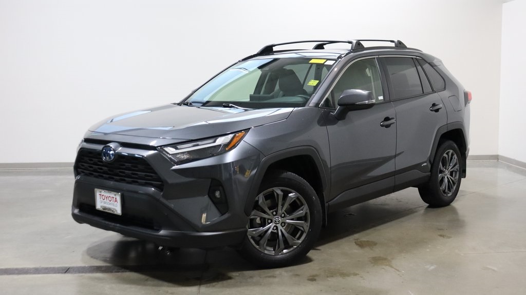 2022 Toyota RAV4 Hybrid XLE Premium 3