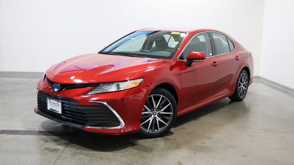 2023 Toyota Camry Hybrid XLE 3