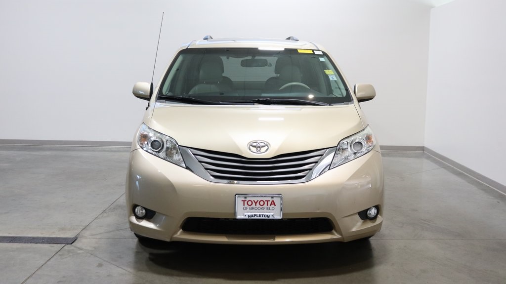 2014 Toyota Sienna XLE 2