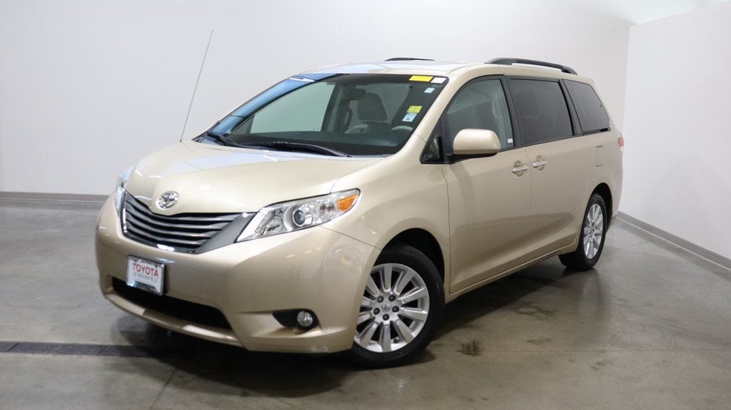 2014 Toyota Sienna XLE 3