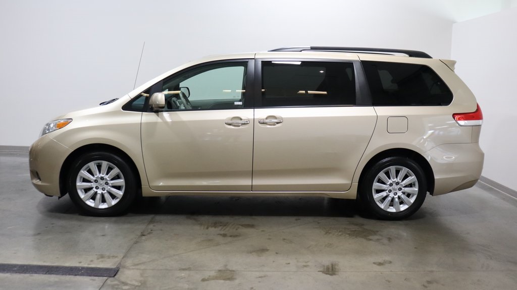 2014 Toyota Sienna XLE 4