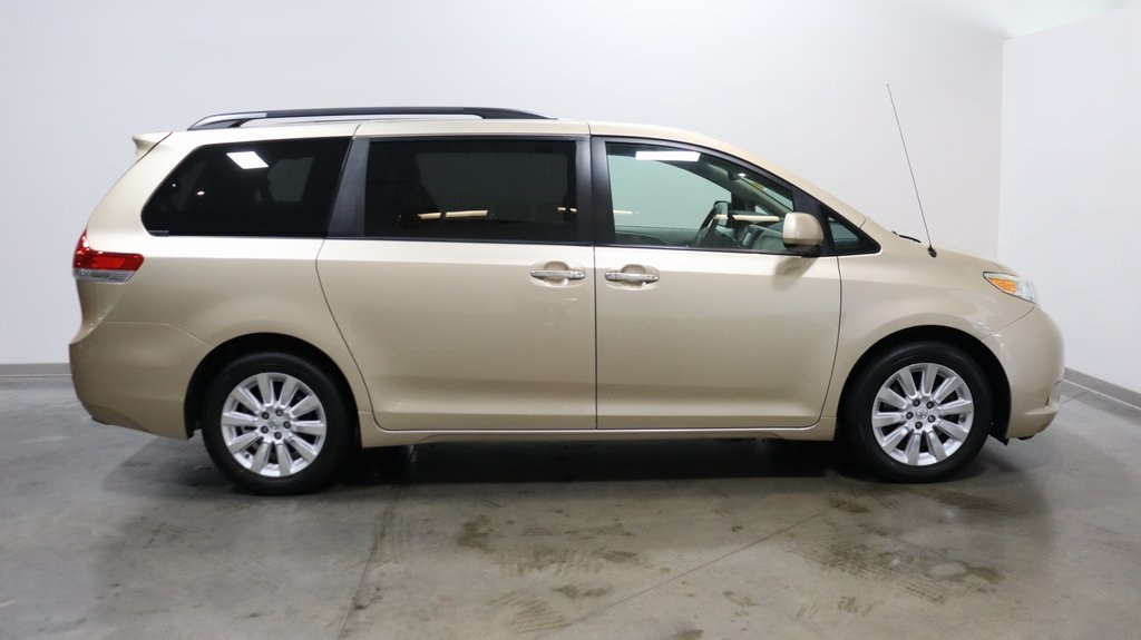 2014 Toyota Sienna XLE 8