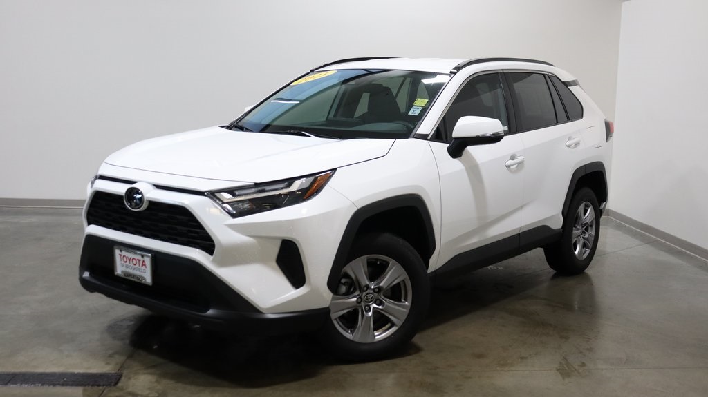 2023 Toyota RAV4 XLE 3