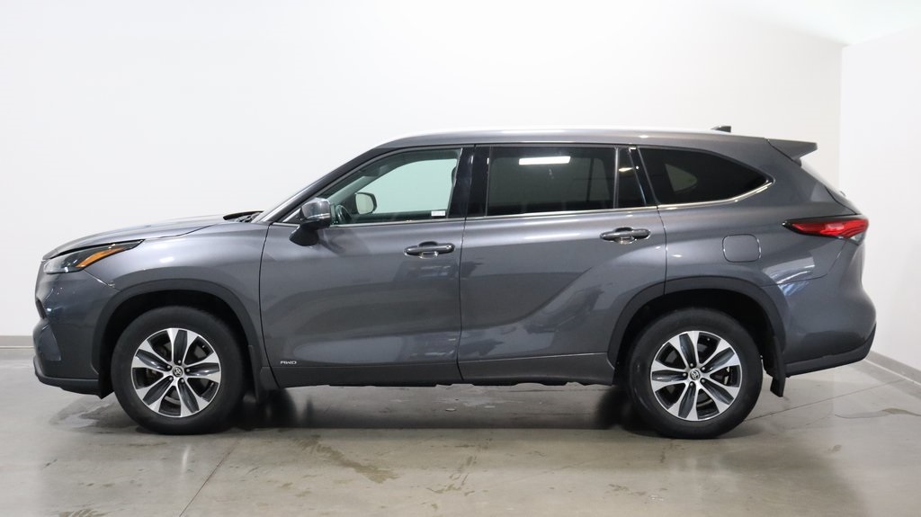 2022 Toyota Highlander Hybrid XLE 4