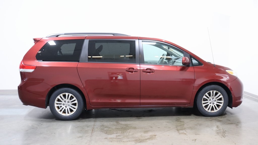 2013 Toyota Sienna XLE 8