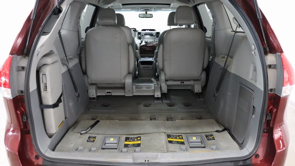 2013 Toyota Sienna XLE 22