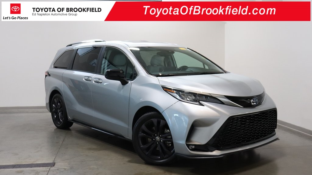 2022 Toyota Sienna XSE 1