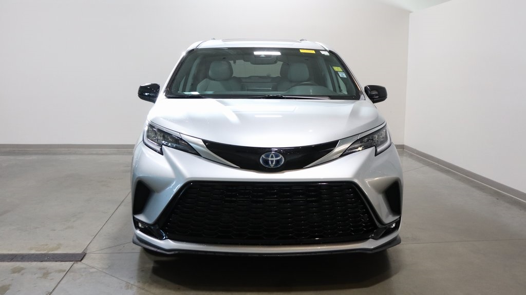 2022 Toyota Sienna XSE 2