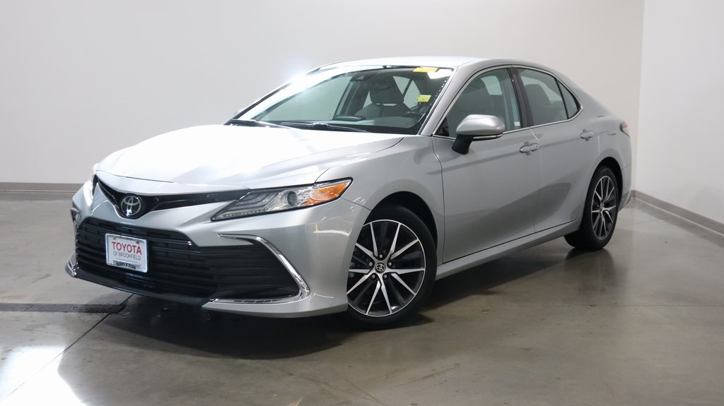 2021 Toyota Camry XLE 3