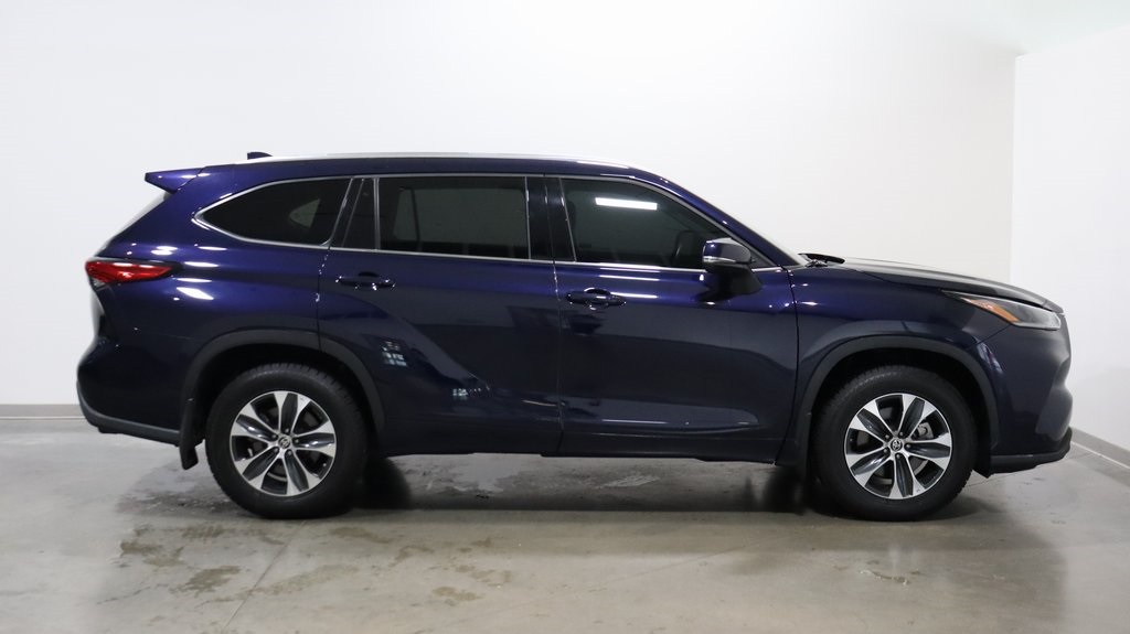 2021 Toyota Highlander XLE 8