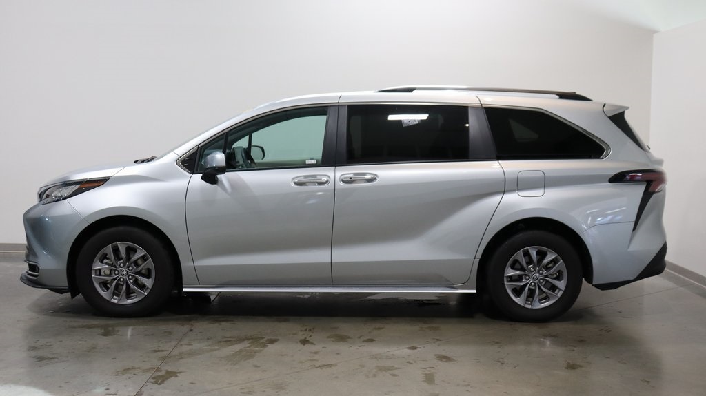 2023 Toyota Sienna XLE 4